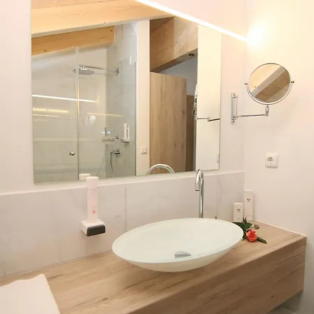 Alpinhotel Отель