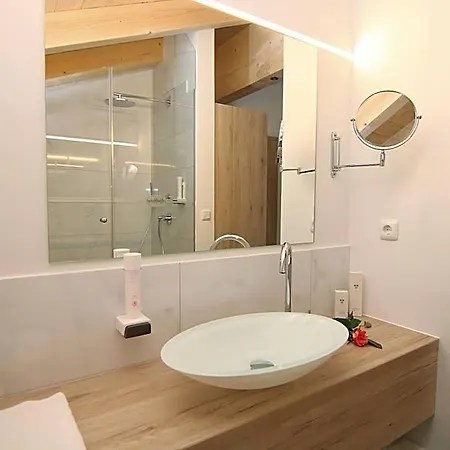 Ξενοδοχείο Alpinhotel 3*